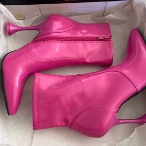 International Concepts Ibrina Booties Fuschia Patent Leathe